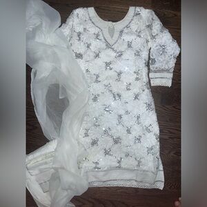 Size 40 color is white material is mesh/net